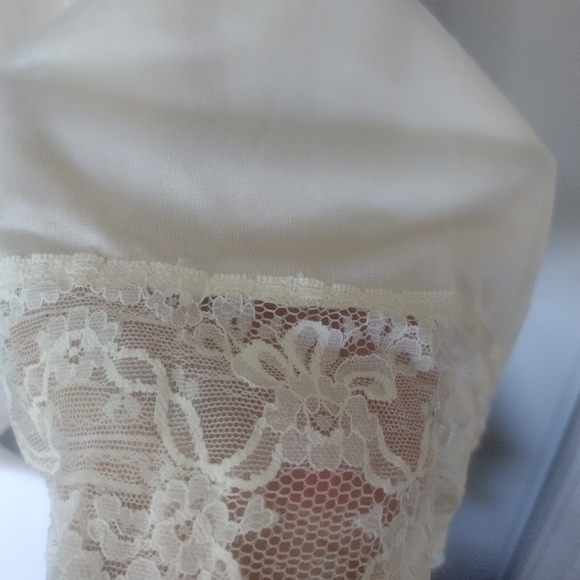 VANITY FAIR Vintage Lace Trimmed Ivory Cream Slip Nightie Dress size 36 - Picture 3 of 6